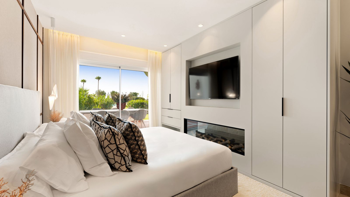 3 Bed, 2 Bath, ApartmentFor Sale, Costalita, Malaga
