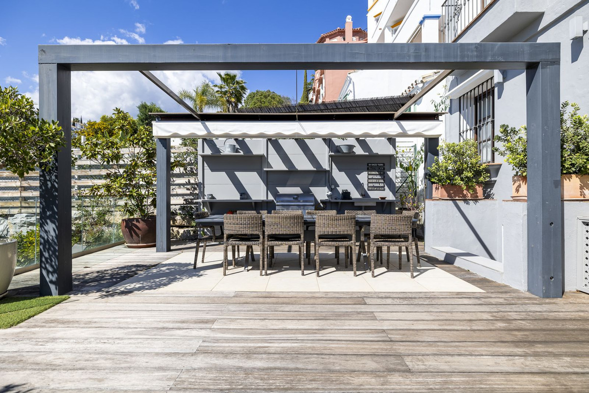 5 Bed, 4 Bath, HouseFor Sale, Benahavis, Malaga