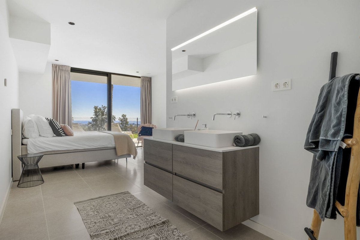 5 Bed, 5 Bath, HouseFor Sale, Benahavis, Malaga