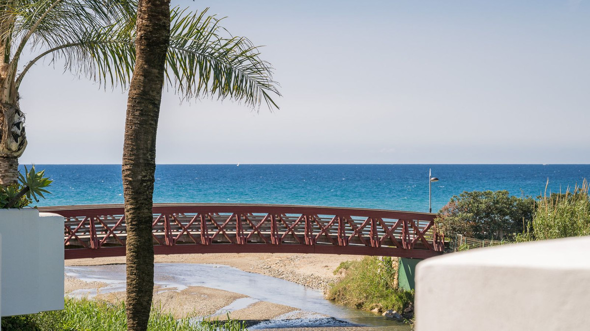 3 Bed, 2 Bath, ApartmentFor Sale, Los Monteros, Malaga