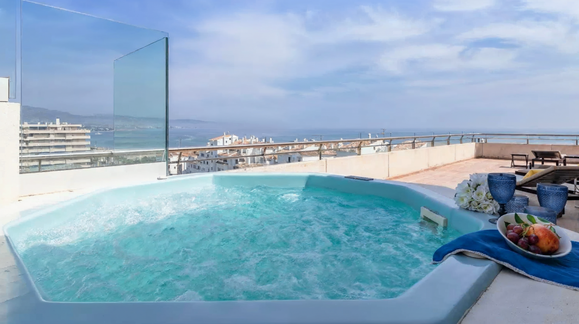 3 Bed, 2 Bath, ApartmentFor Sale, Marbella, Malaga