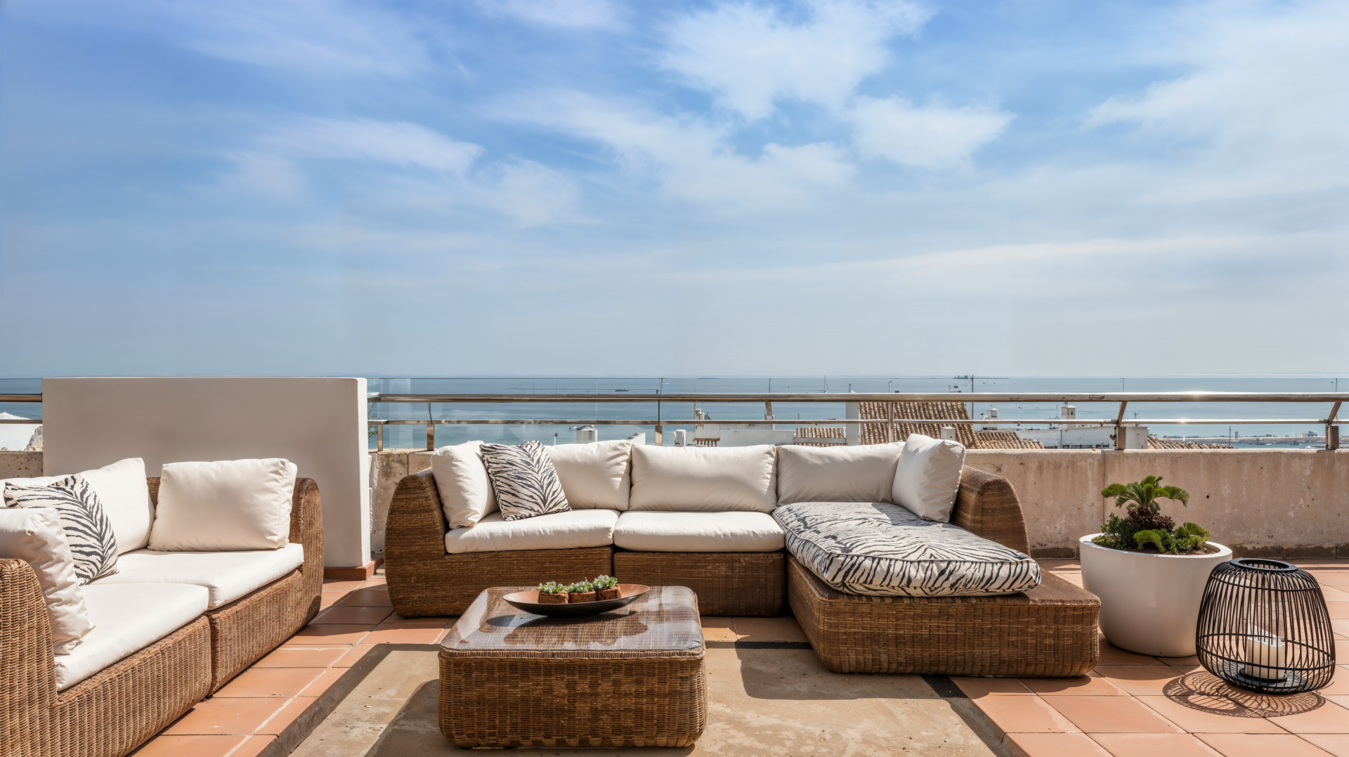 3 Bed, 2 Bath, ApartmentFor Sale, Marbella, Malaga