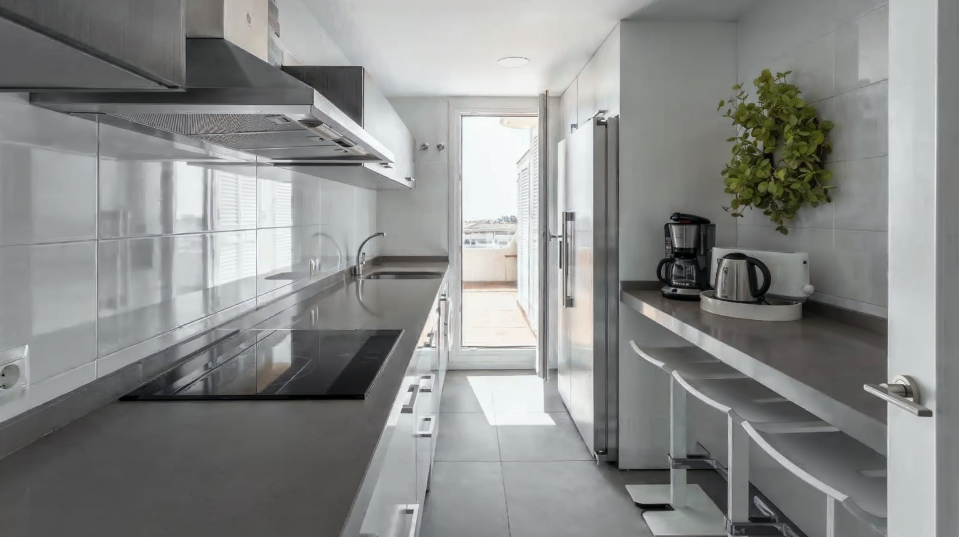 3 Bed, 2 Bath, ApartmentFor Sale, Marbella, Malaga