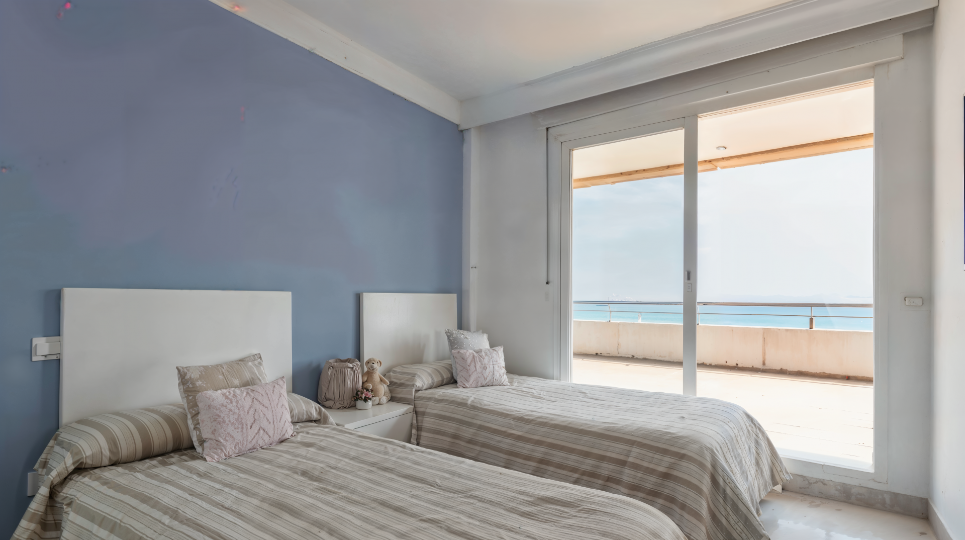 3 Bed, 2 Bath, ApartmentFor Sale, Marbella, Malaga