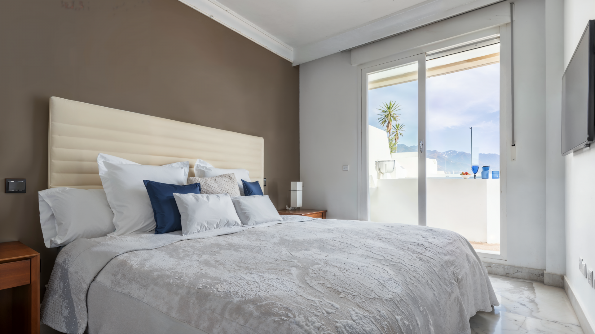 3 Bed, 2 Bath, ApartmentFor Sale, Marbella, Malaga