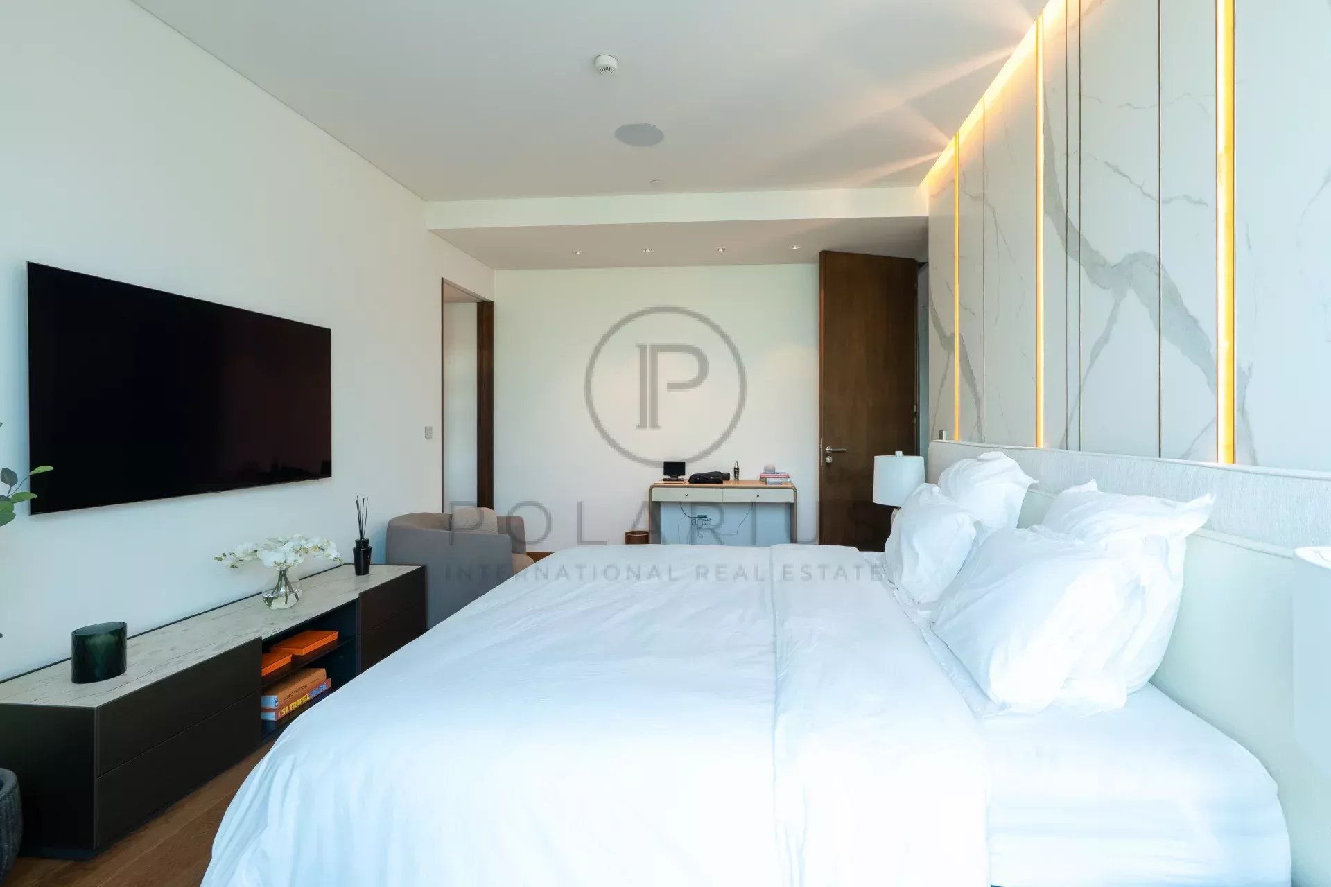 3 Bed, 3 Bath, ApartmentFor Sale, Palm Jumeirah, Dubai