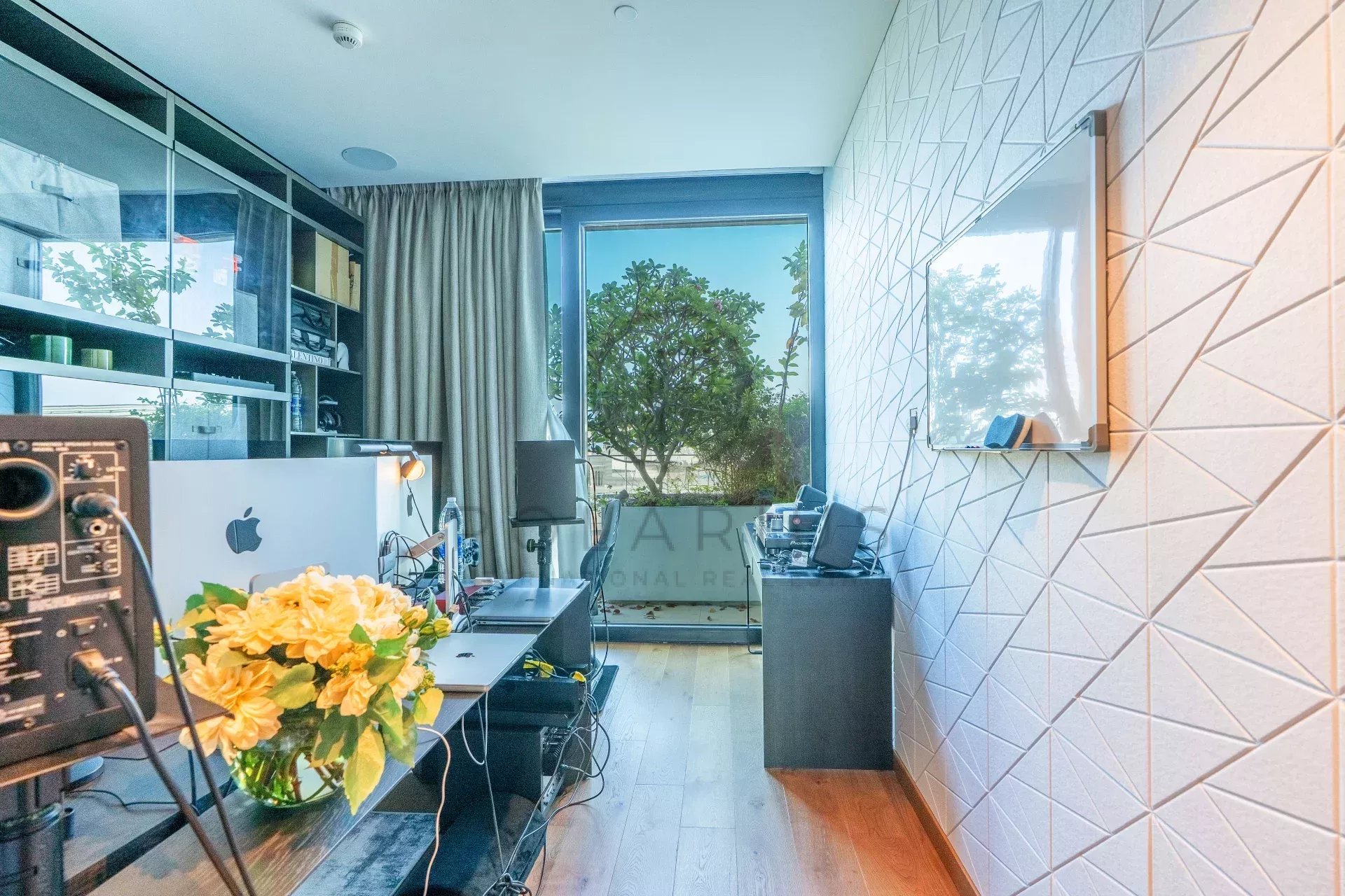 3 Bed, 3 Bath, ApartmentFor Sale, Palm Jumeirah, Dubai