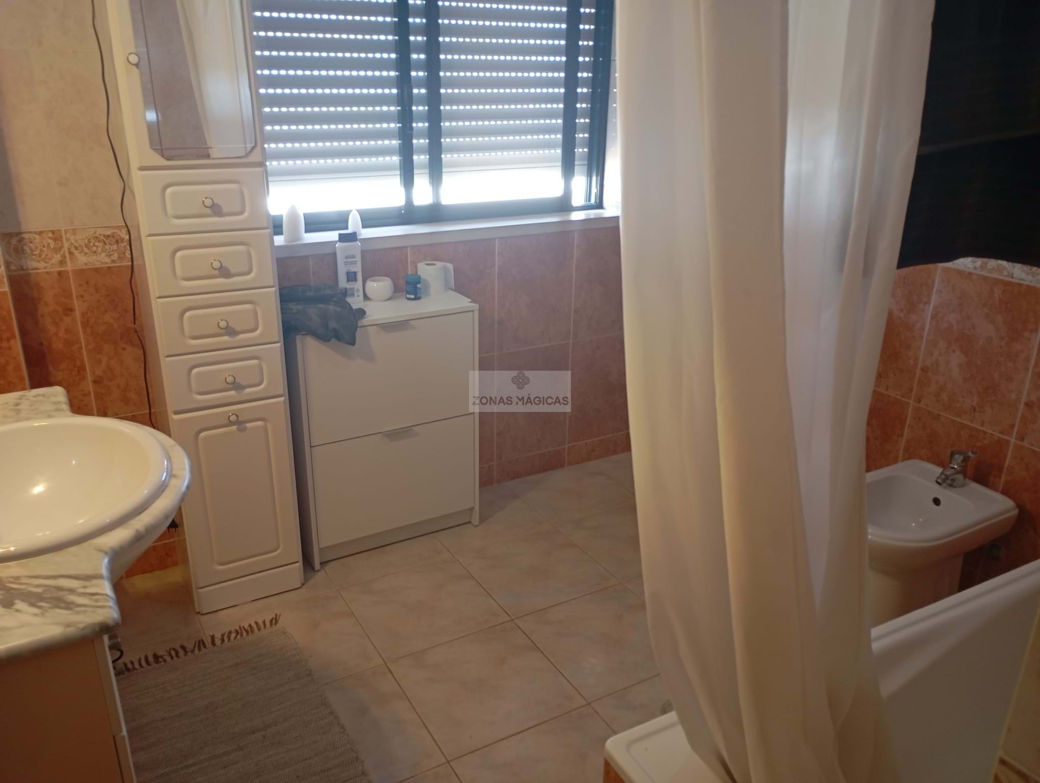 4 Bed, 3 Bath, ApartmentFor Sale, Portimao, Faro, 8500-780