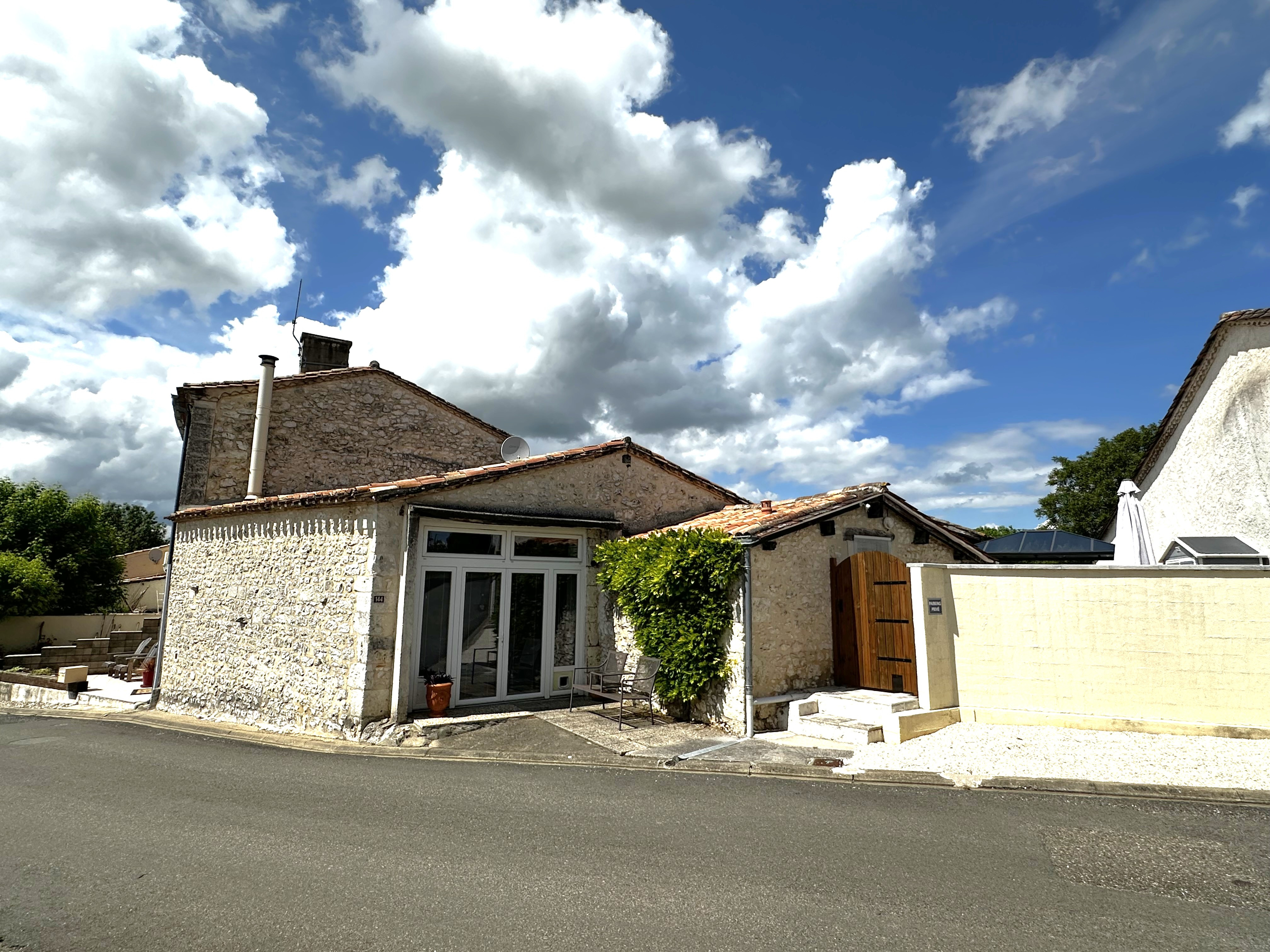 3 Bed, 1 Bath, HouseFor Sale, Loubes bernac, Lot-et-Garonne, Aquitaine, 47120