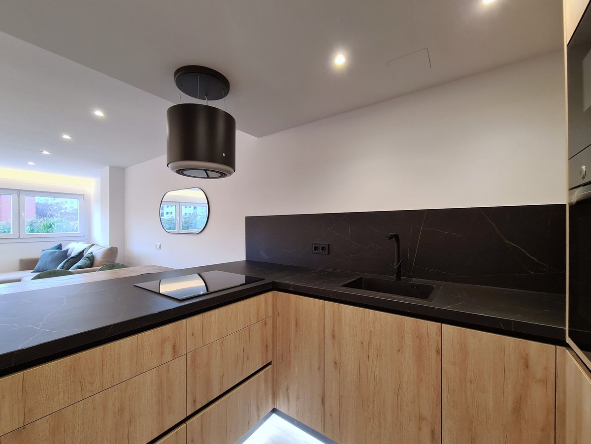 3 Bed, 1 Bath, ApartmentFor Sale, Estepona, Malaga