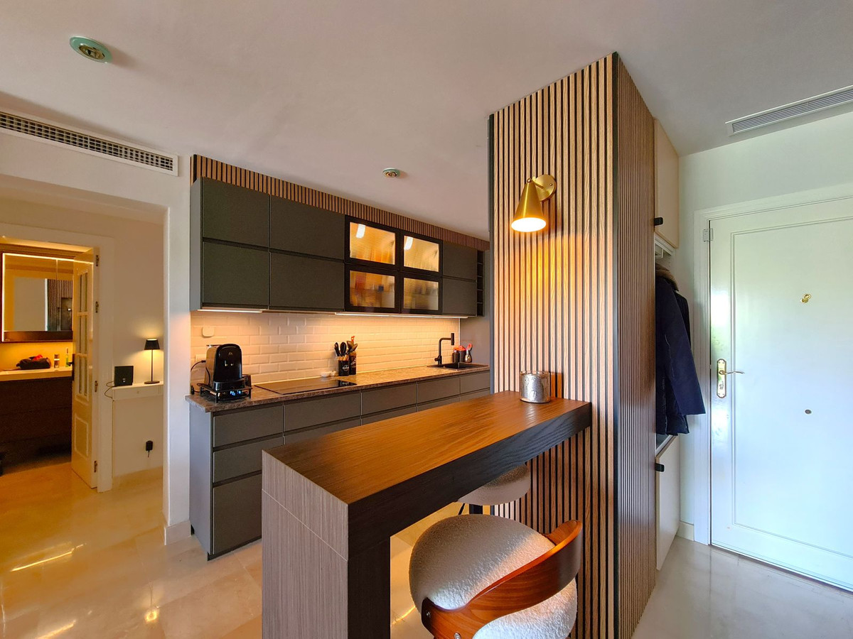 3 Bed, 2 Bath, ApartmentFor Sale, Benahavis, Malaga