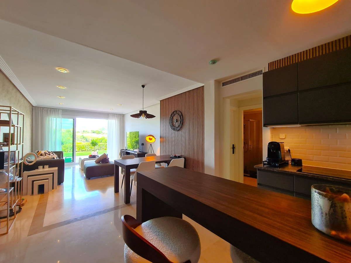 3 Bed, 2 Bath, ApartmentFor Sale, Benahavis, Malaga