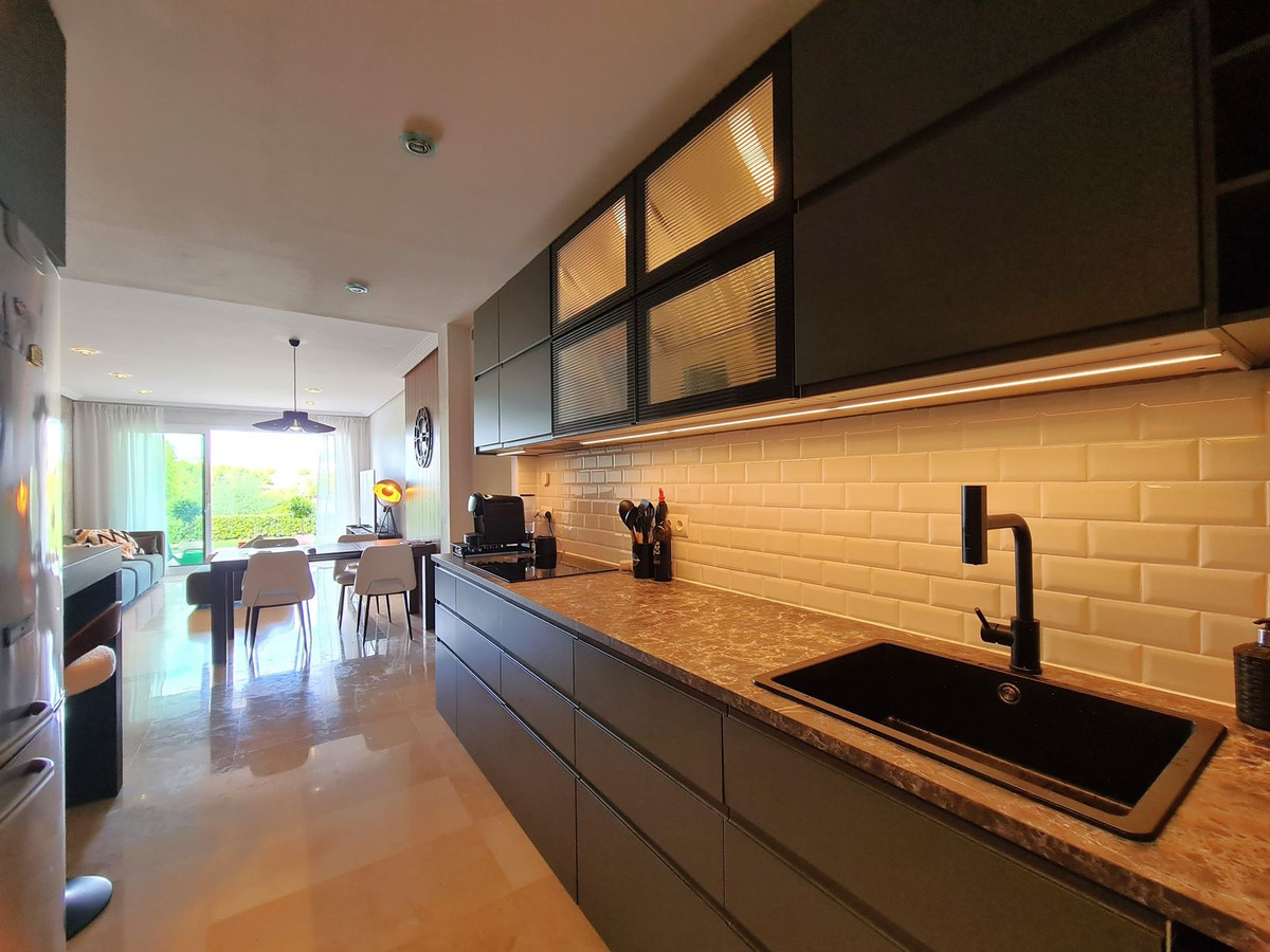 3 Bed, 2 Bath, ApartmentFor Sale, Benahavis, Malaga