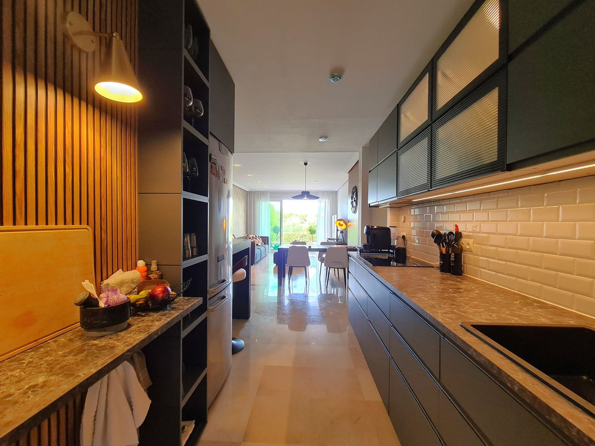 3 Bed, 2 Bath, ApartmentFor Sale, Benahavis, Malaga