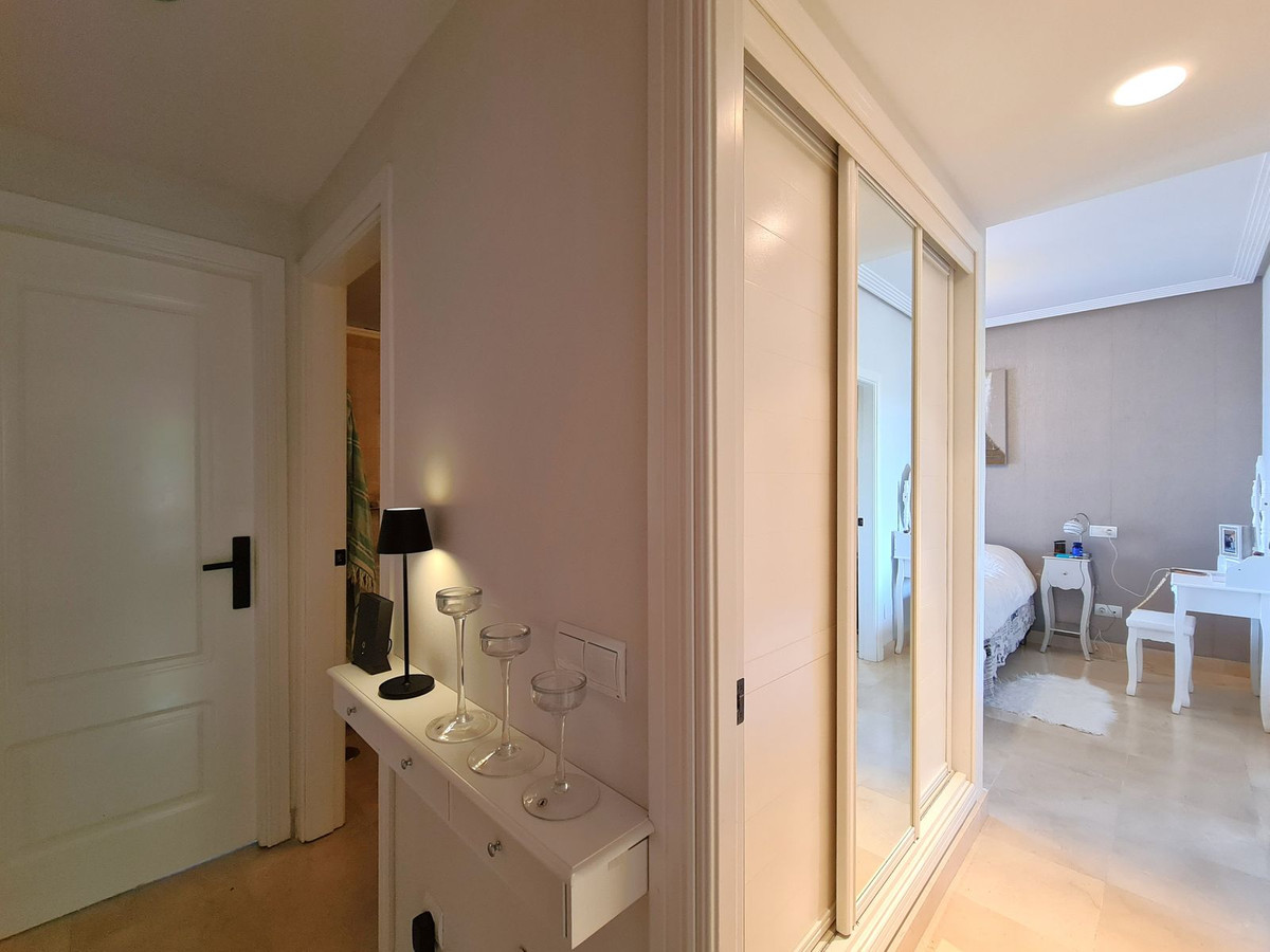 3 Bed, 2 Bath, ApartmentFor Sale, Benahavis, Malaga