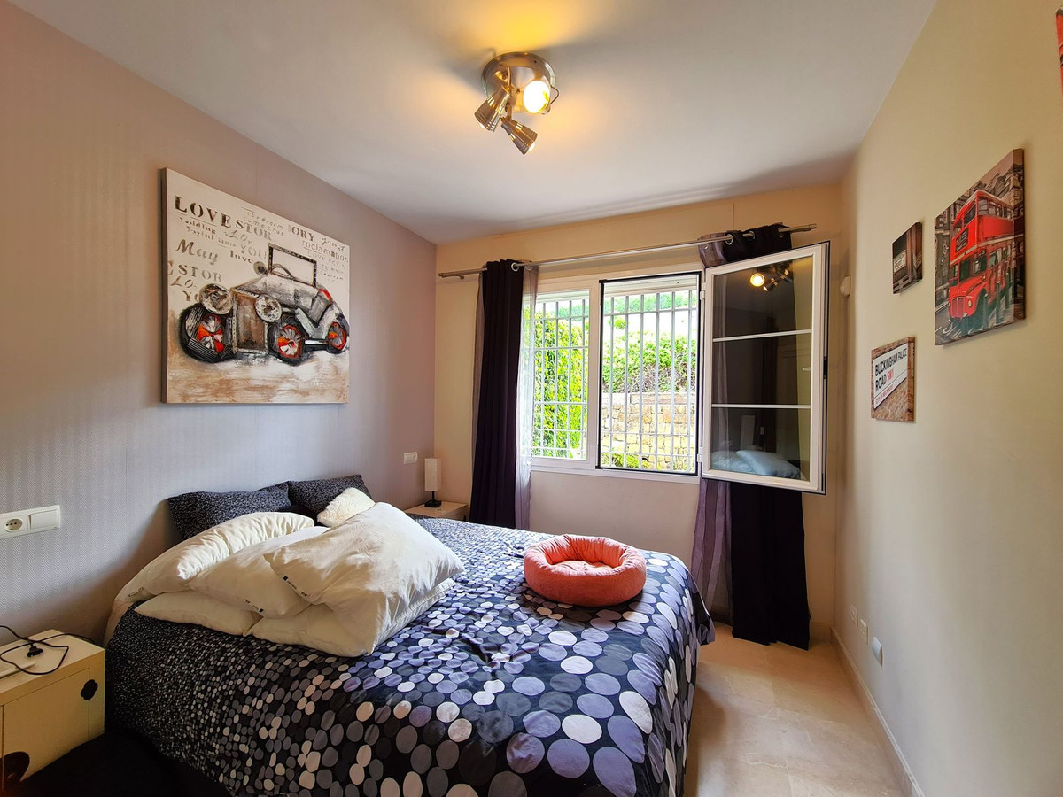 3 Bed, 2 Bath, ApartmentFor Sale, Benahavis, Malaga