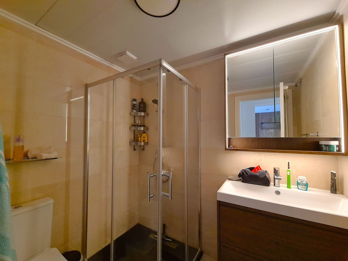 3 Bed, 2 Bath, ApartmentFor Sale, Benahavis, Malaga