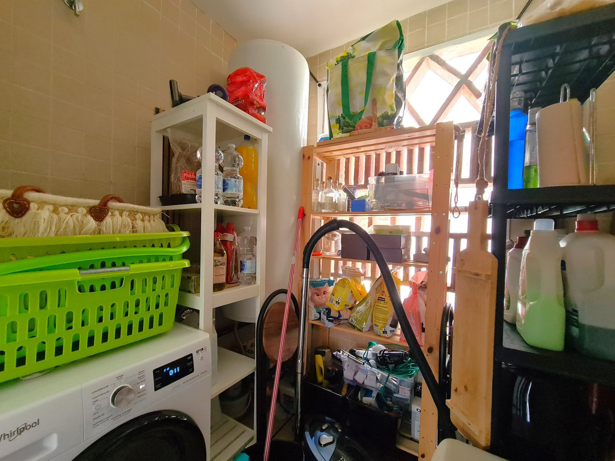 3 Bed, 2 Bath, ApartmentFor Sale, Benahavis, Malaga