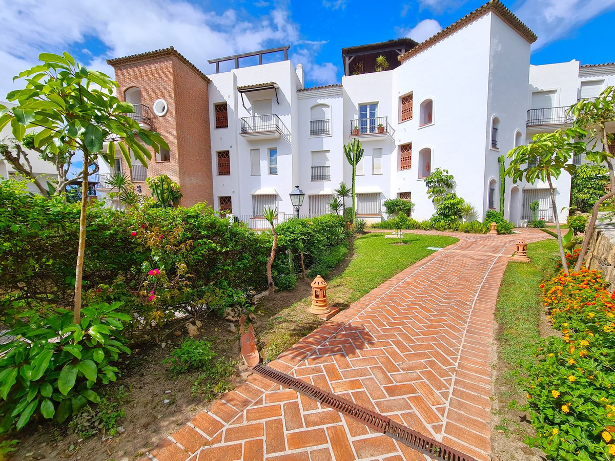3 Bed, 2 Bath, ApartmentFor Sale, Benahavis, Malaga