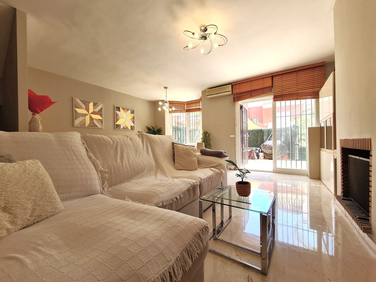 3 Bed, 2 Bath, HouseFor Sale, Estepona, Malaga