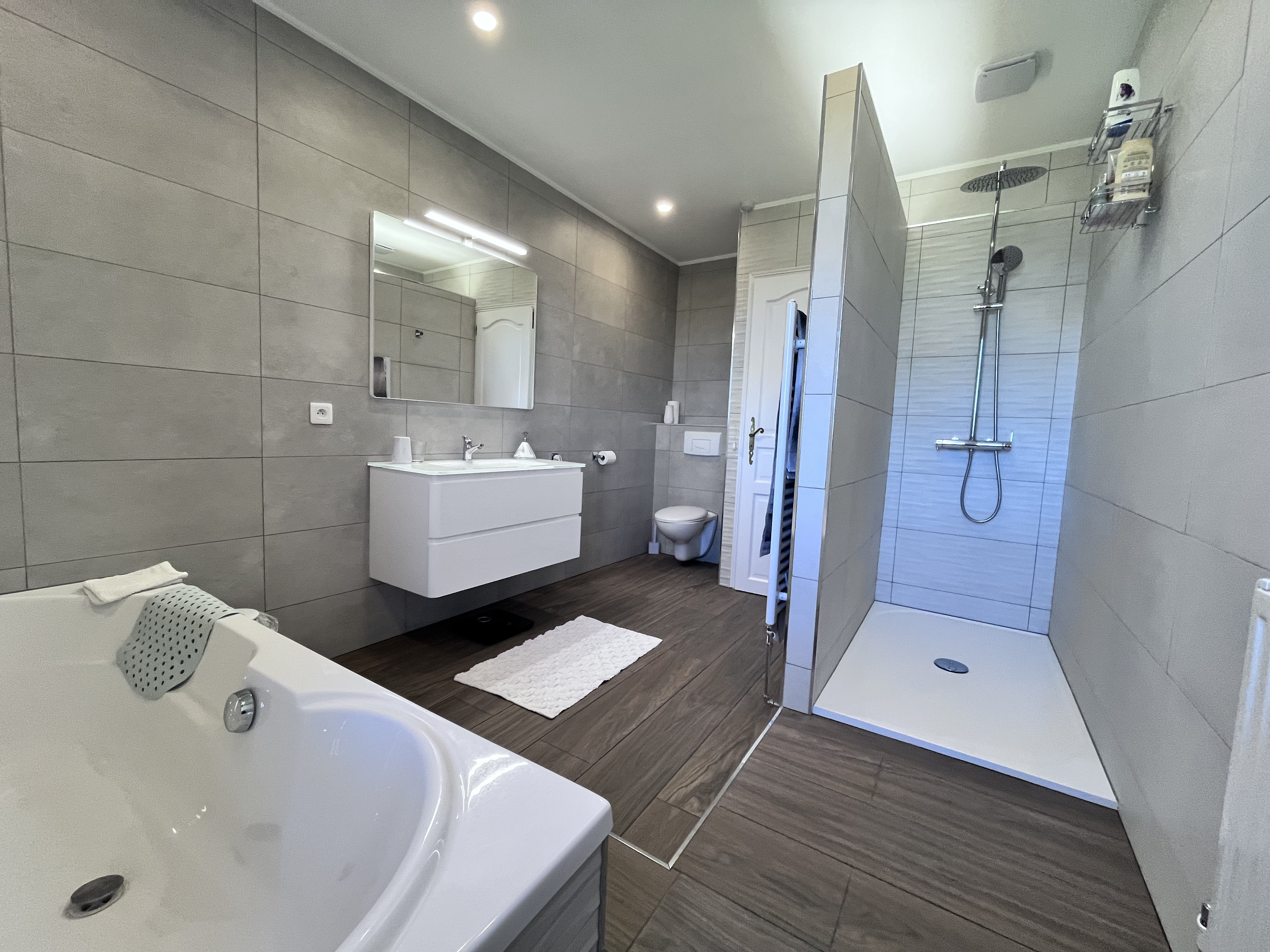 5 Bed, 1 Bath, HouseFor Sale, Pardaillan, Lot-et-Garonne, Aquitaine, 47120