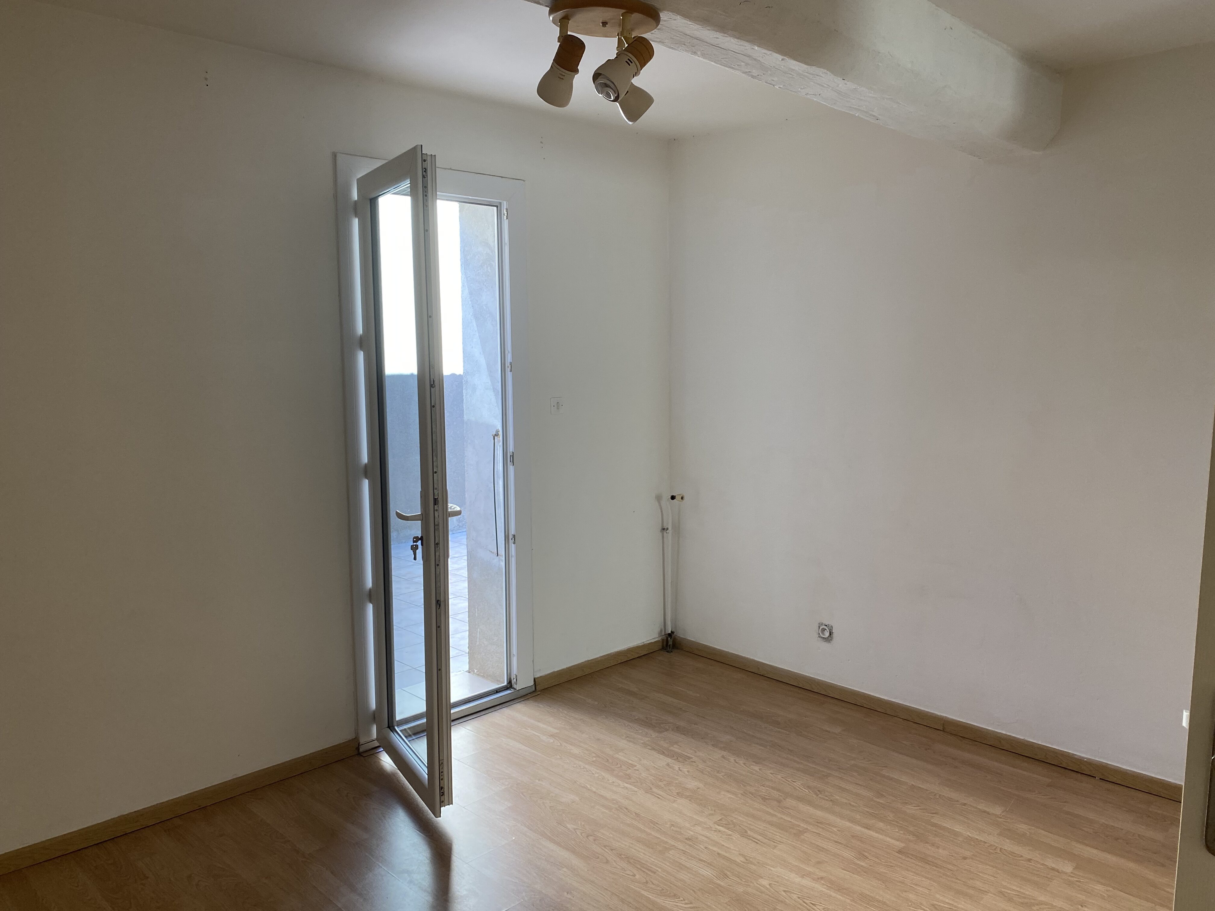 3 Bed, 1 Bath, HouseFor Sale, Laurens, Herault, Languedoc-Roussillon, 34480