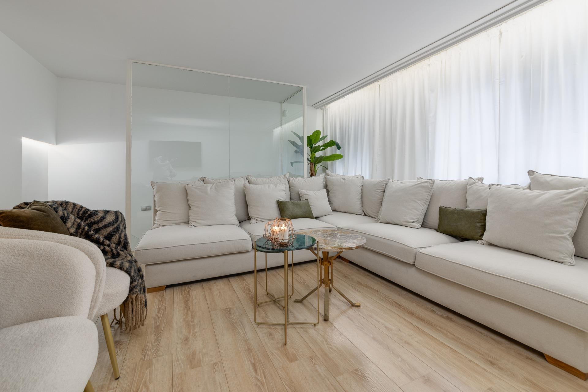 4 Bed, 3 Bath, ApartmentFor Sale, Torrevieja, Alicante