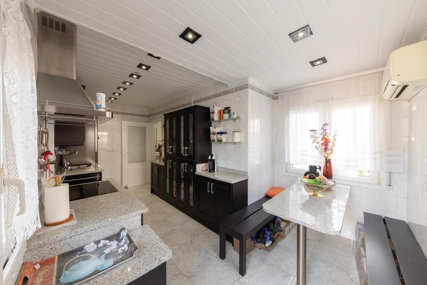 5 Bed, 2 Bath, HouseFor Sale, Empuriabrava, Girona, 17487 5 Bed, 2 Bath, HouseFor Sale, Empuriabrava, Girona, 17487