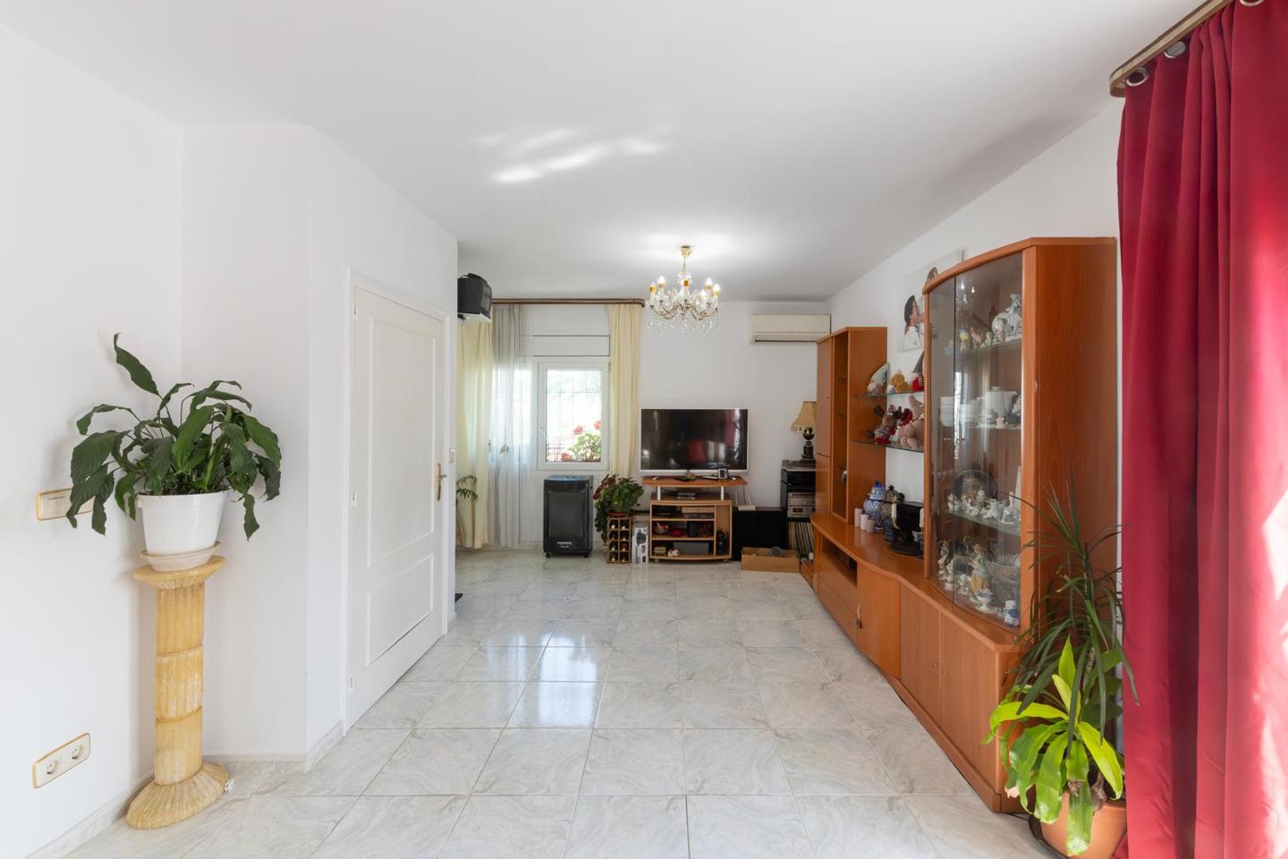 5 Bed, 2 Bath, HouseFor Sale, Empuriabrava, Girona, 17487 5 Bed, 2 Bath, HouseFor Sale, Empuriabrava, Girona, 17487