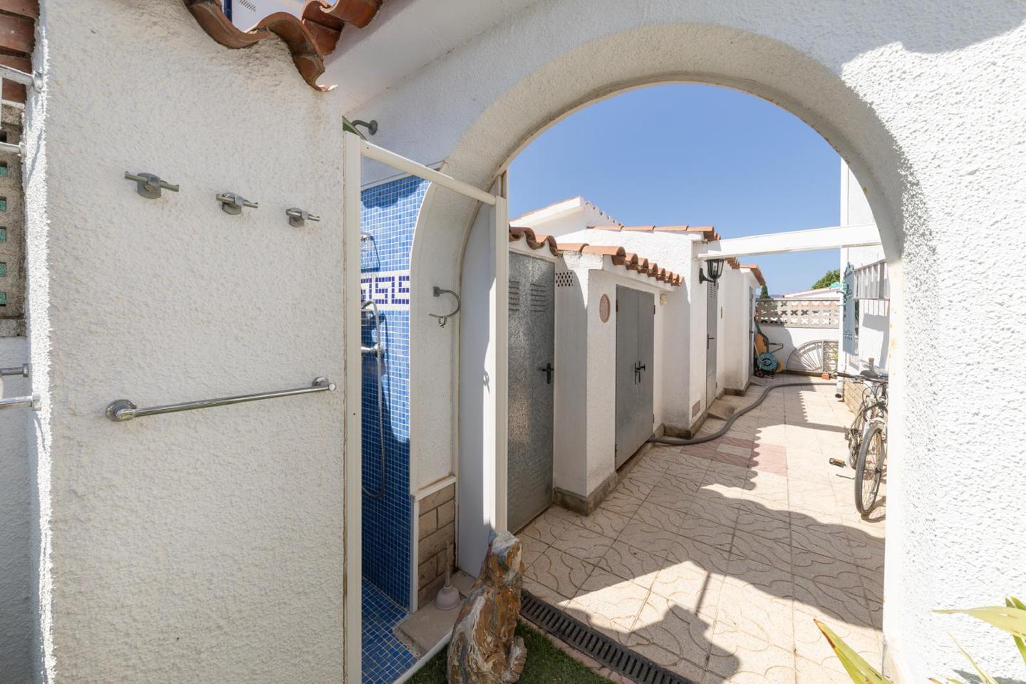 5 Bed, 2 Bath, HouseFor Sale, Empuriabrava, Girona, 17487 5 Bed, 2 Bath, HouseFor Sale, Empuriabrava, Girona, 17487