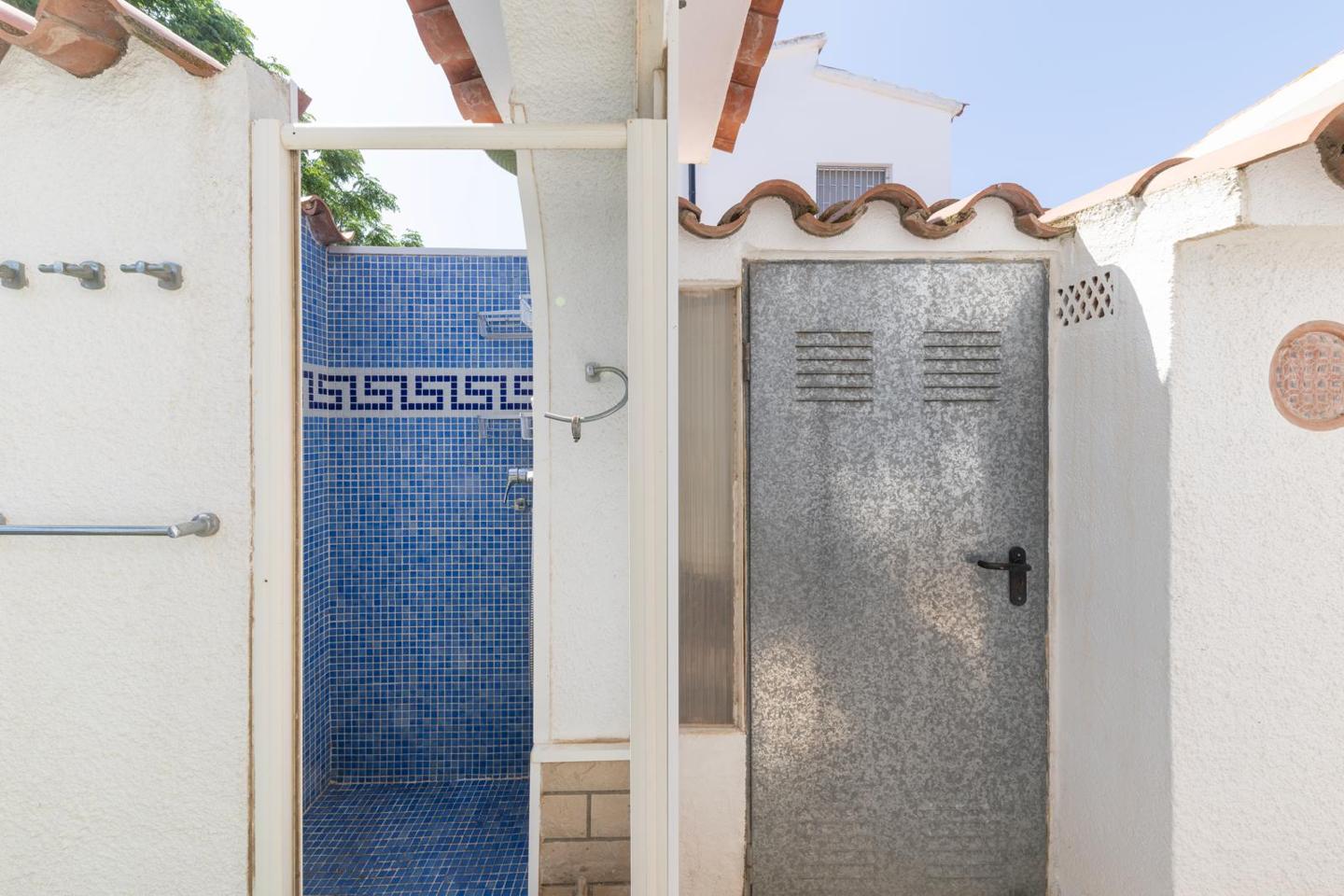 5 Bed, 2 Bath, HouseFor Sale, Empuriabrava, Girona, 17487 5 Bed, 2 Bath, HouseFor Sale, Empuriabrava, Girona, 17487