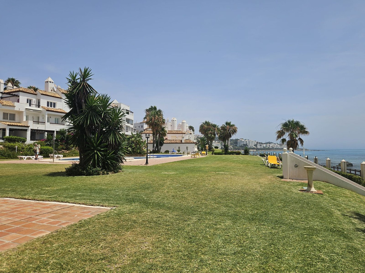 3 Bed, 2 Bath, ApartmentFor Sale, Calahonda, Malaga