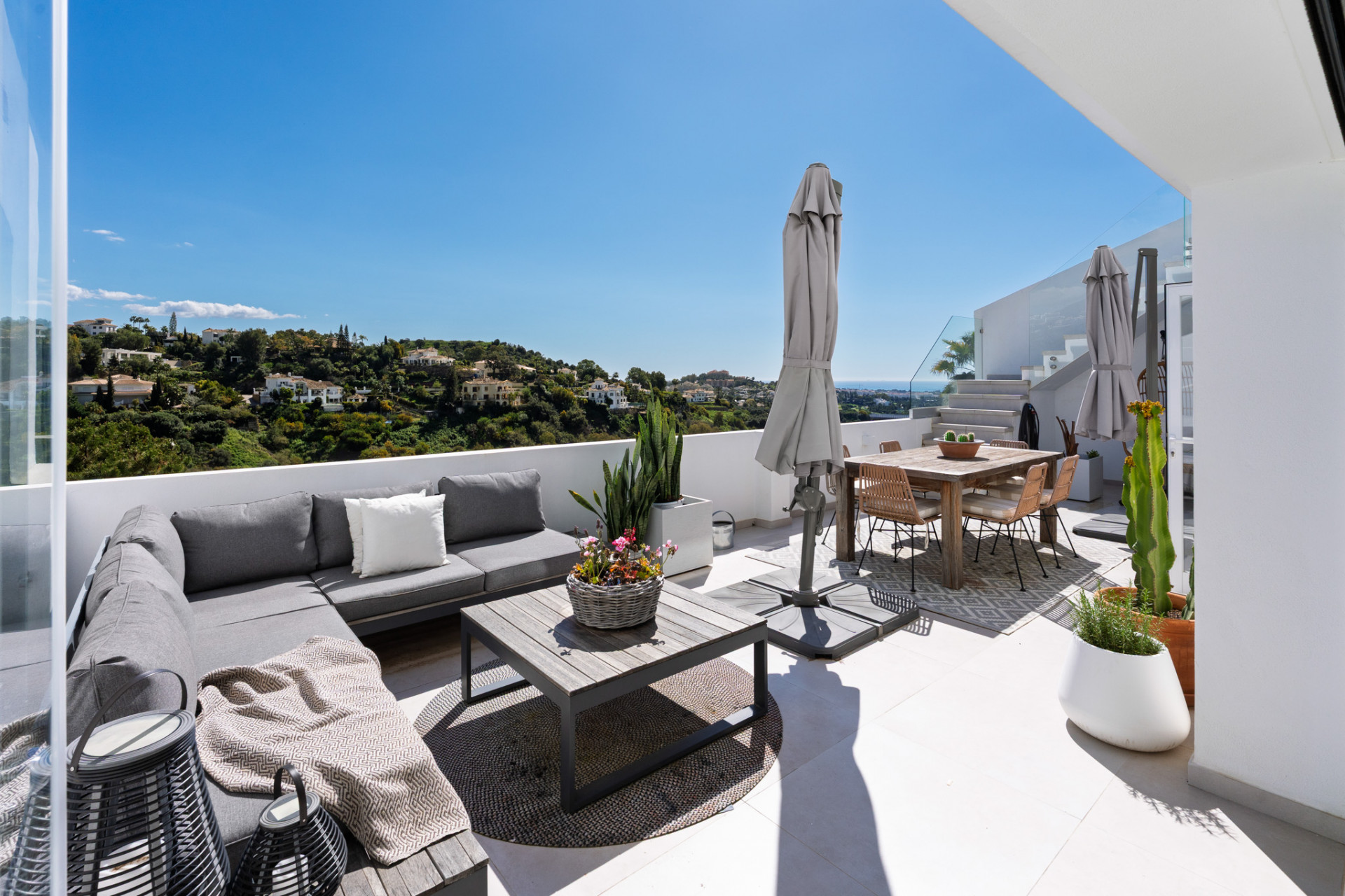 3 Bed, 2 Bath, ApartmentFor Sale, Benahavis, Malaga