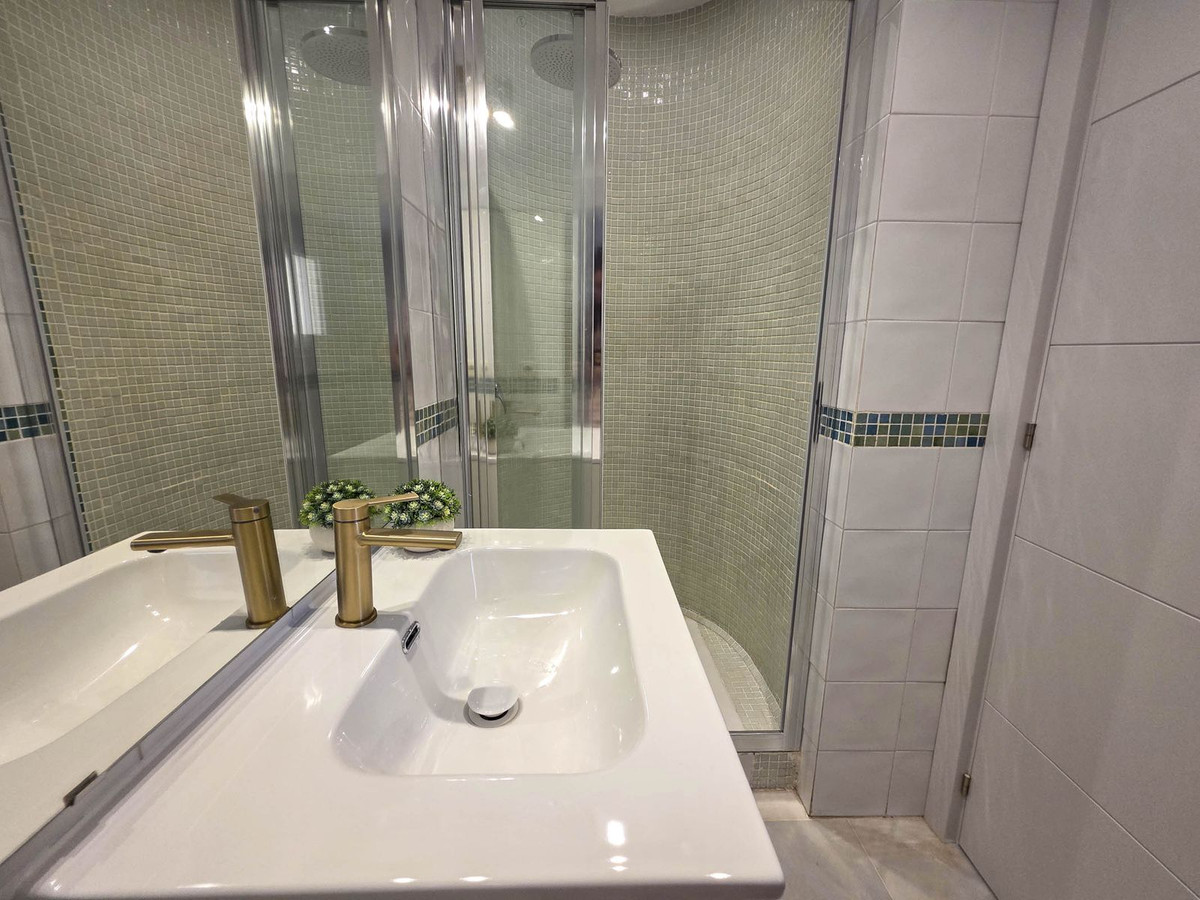 3 Bed, 2 Bath, ApartmentFor Sale, La Duquesa, Malaga 3 Bed, 2 Bath, ApartmentFor Sale, La Duquesa, Malaga