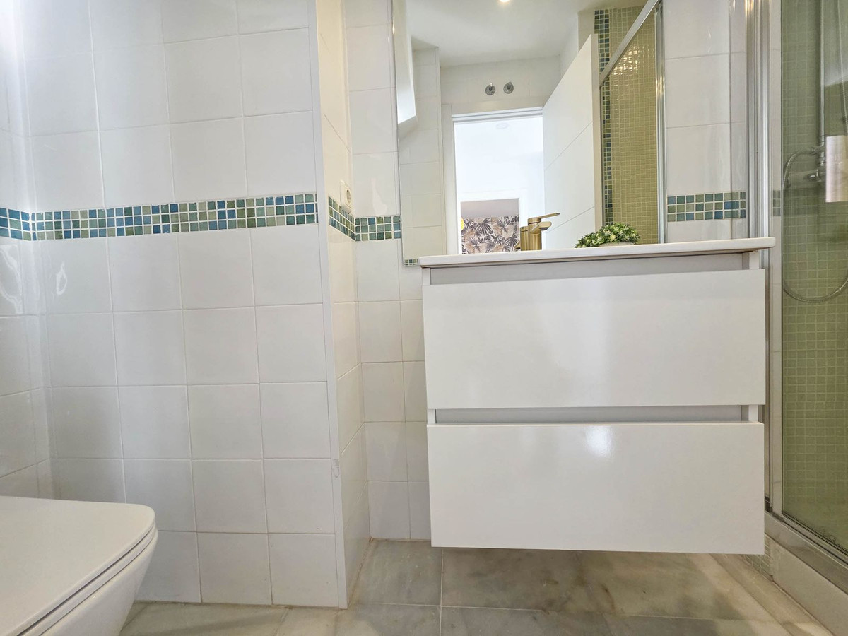 3 Bed, 2 Bath, ApartmentFor Sale, La Duquesa, Malaga 3 Bed, 2 Bath, ApartmentFor Sale, La Duquesa, Malaga