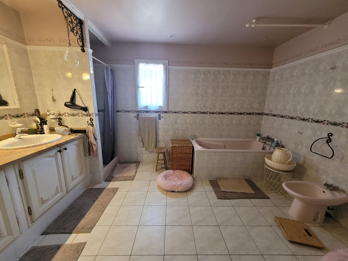 5 Bed, 1 Bath, HouseFor Sale, Cazouls Les Beziers, Herault, Languedoc-Roussillon, 34370