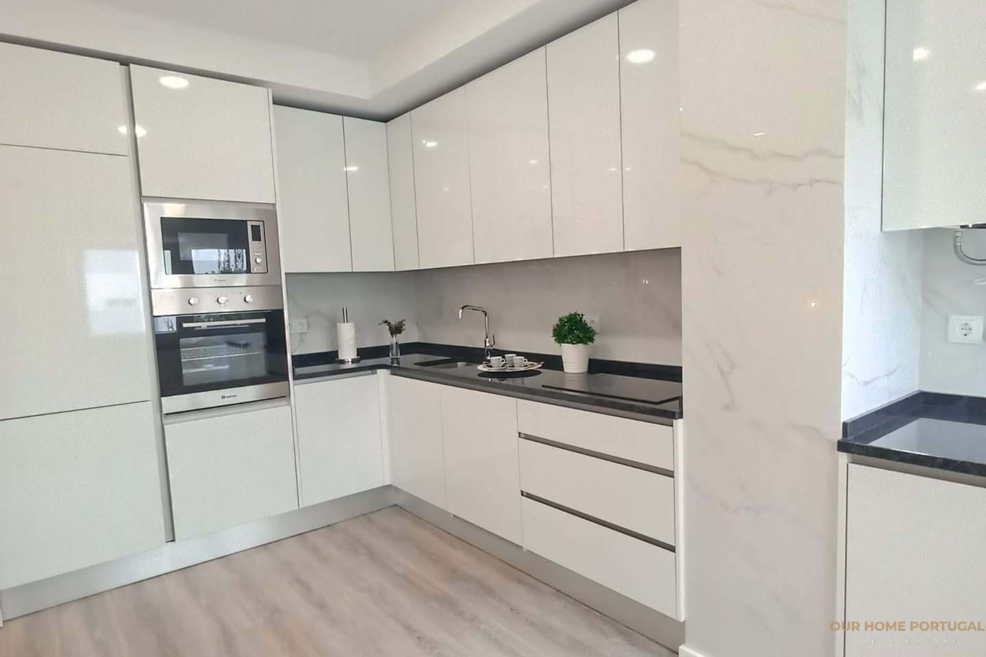 3 Bed, 2 Bath, ApartmentFor Sale, Lisboa, Lisboa