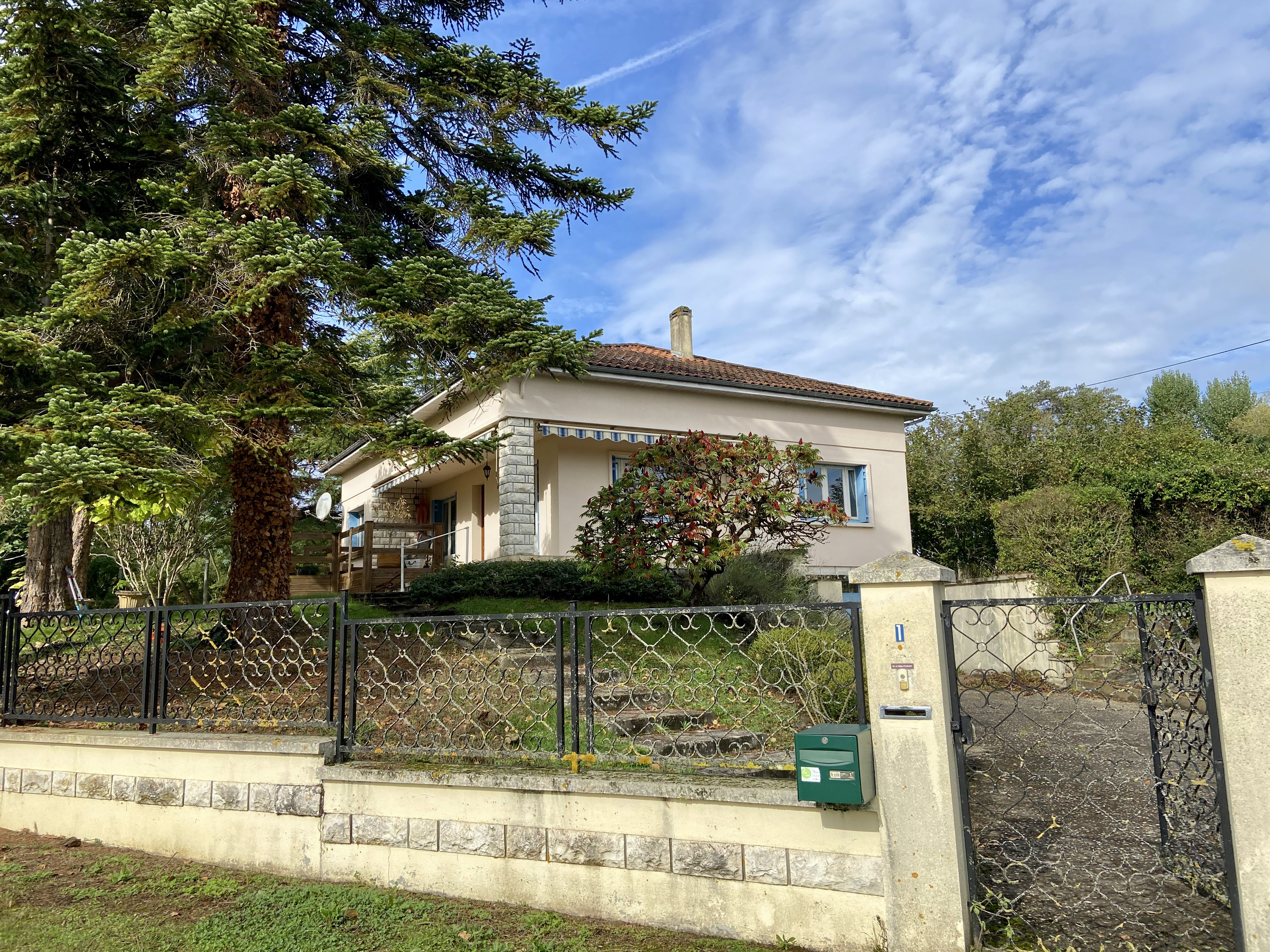 3 Bed, 1 Bath, HouseFor Sale, Allemans du dropt, Lot-et-Garonne, Aquitaine, 47800