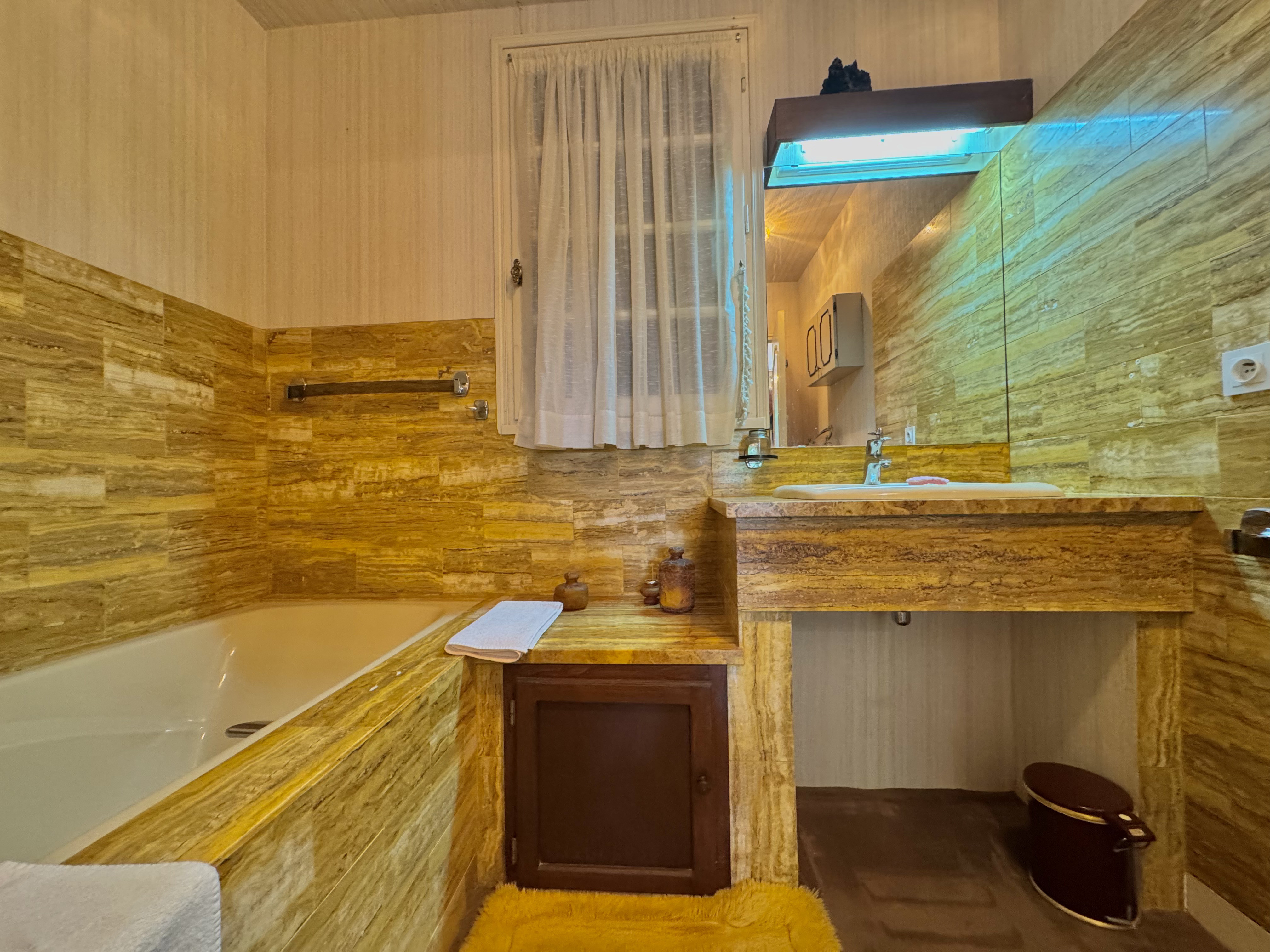 3 Bed, 1 Bath, HouseFor Sale, Le bugue, Dordogne, Aquitaine, 24260