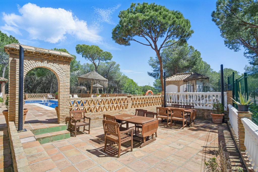 4 Bed, 3 Bath, HouseFor Sale, Nueva Andalucia, Malaga