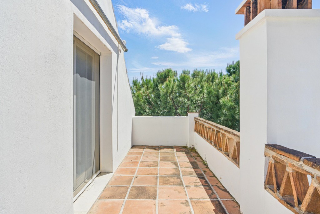 4 Bed, 3 Bath, HouseFor Sale, Nueva Andalucia, Malaga