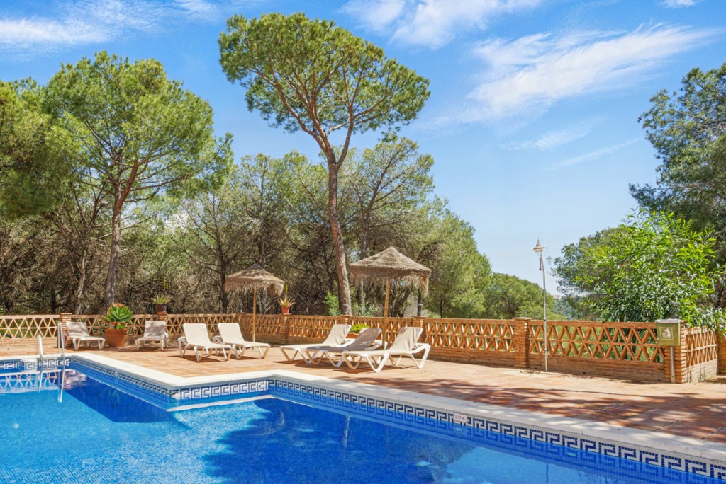 4 Bed, 3 Bath, HouseFor Sale, Nueva Andalucia, Malaga