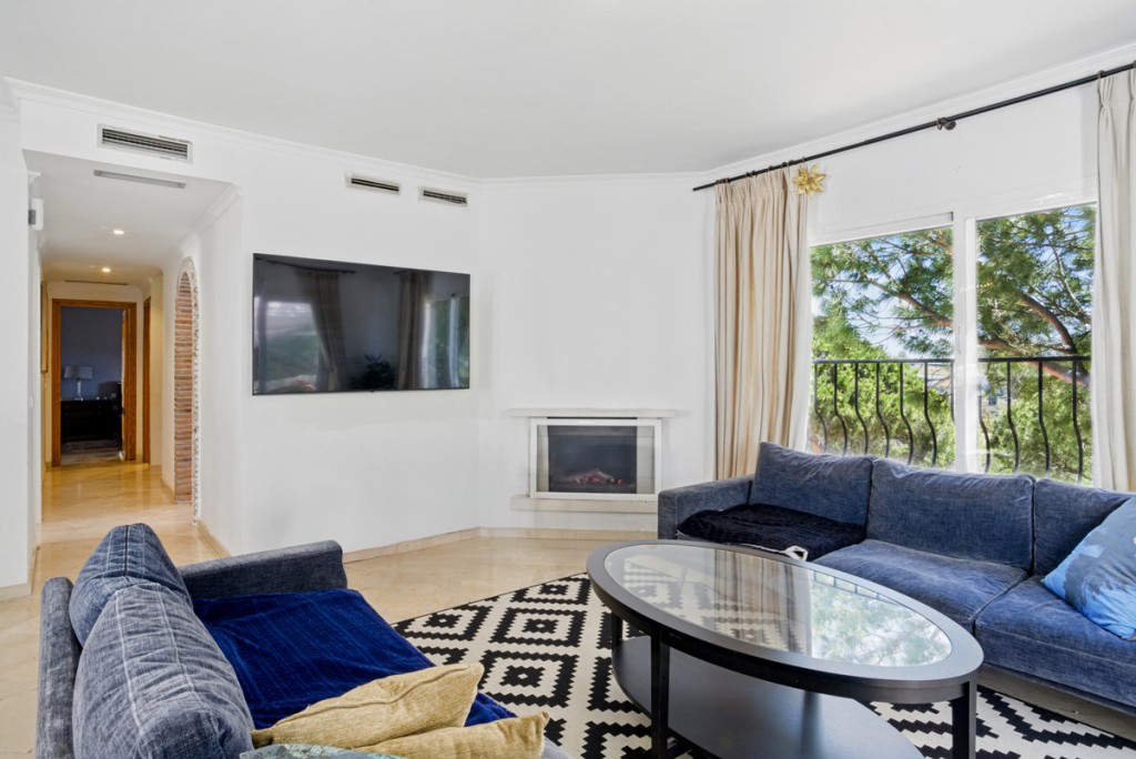 4 Bed, 3 Bath, HouseFor Sale, Nueva Andalucia, Malaga