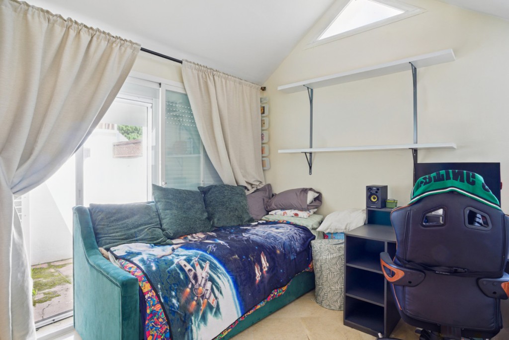 4 Bed, 3 Bath, HouseFor Sale, Nueva Andalucia, Malaga