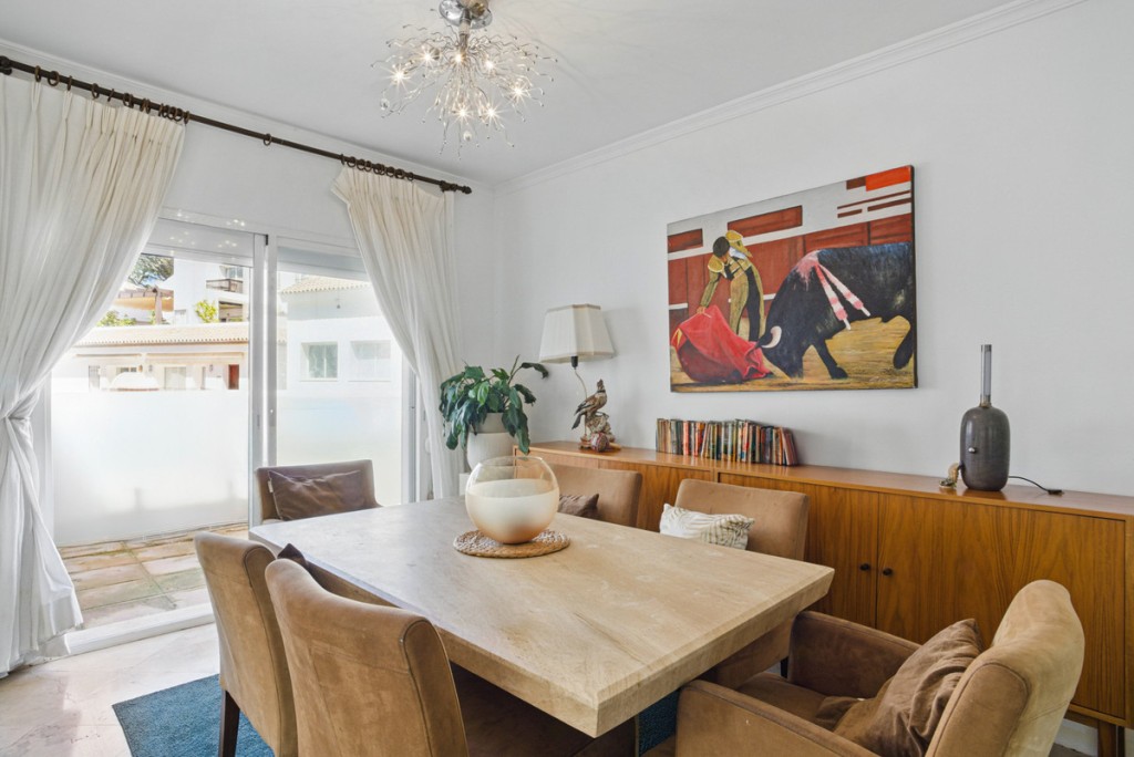 4 Bed, 3 Bath, HouseFor Sale, Nueva Andalucia, Malaga