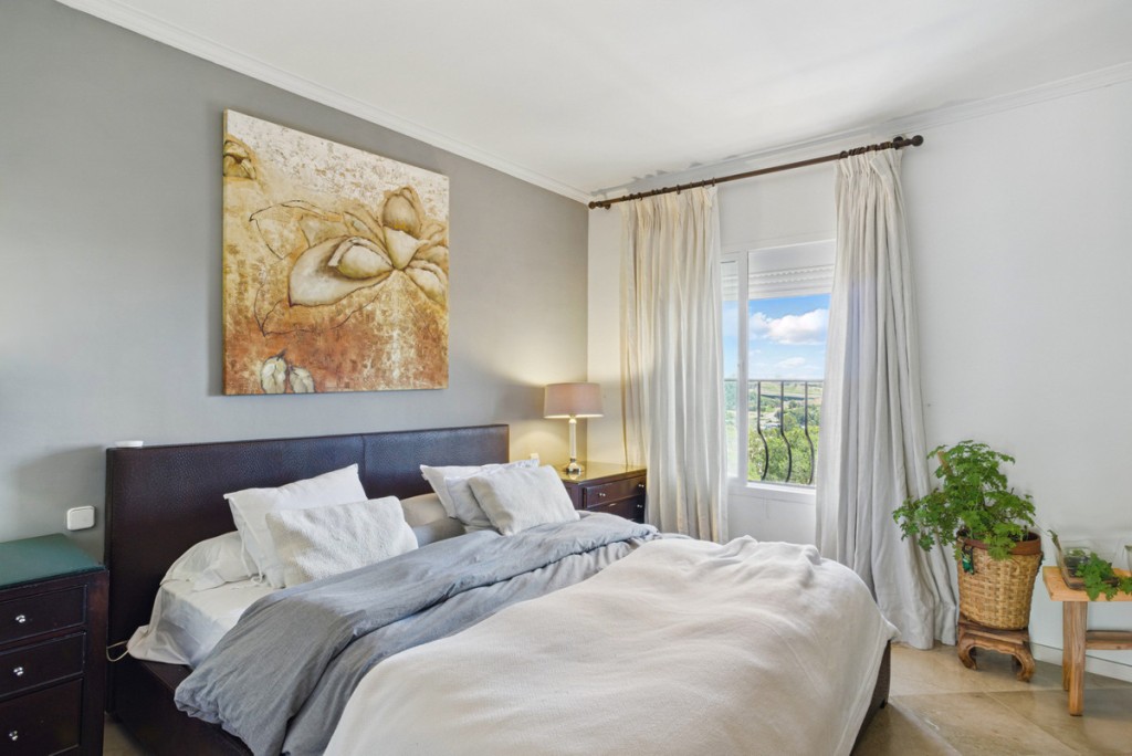 4 Bed, 3 Bath, HouseFor Sale, Nueva Andalucia, Malaga