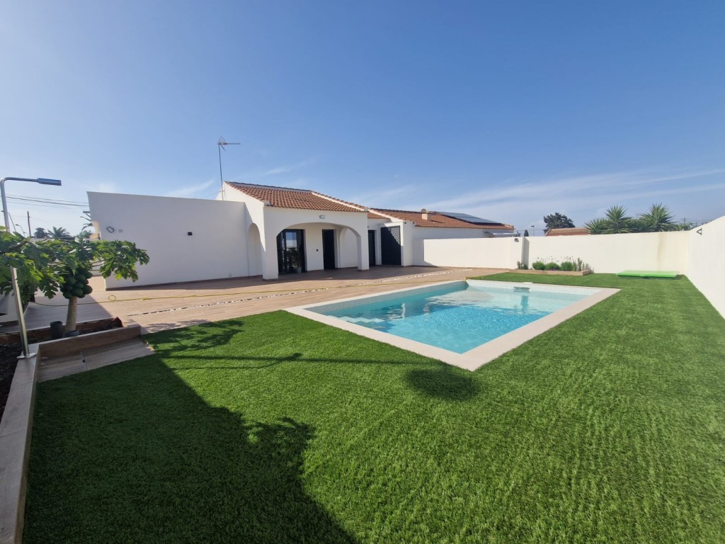 3 Bed, 2 Bath, HouseFor Sale, Los Balcones, Alicante