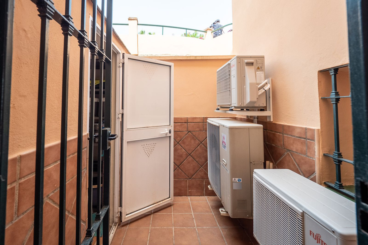 Riviera Del Sol, Malaga, 3 Bedrooms Bedrooms, ,2 BathroomsBathrooms,For Sale,R5074102