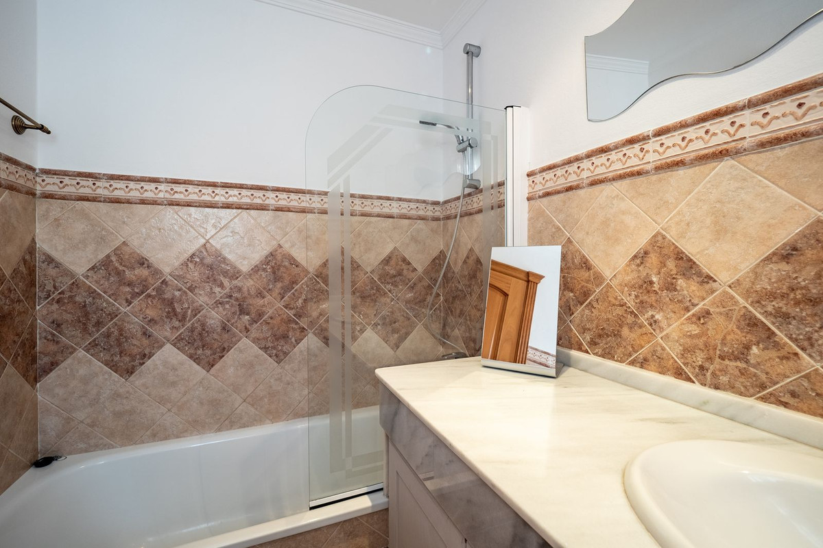 Riviera Del Sol, Malaga, 3 Bedrooms Bedrooms, ,2 BathroomsBathrooms,For Sale,R5074102