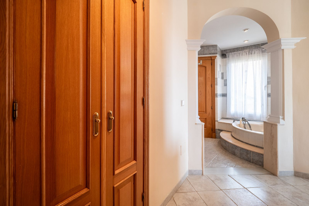 Riviera Del Sol, Malaga, 3 Bedrooms Bedrooms, ,2 BathroomsBathrooms,For Sale,R5074102